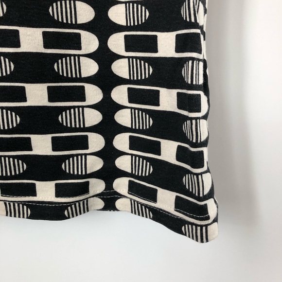 Patterned Black and Off-White Tank Top - Picture 3 of 5